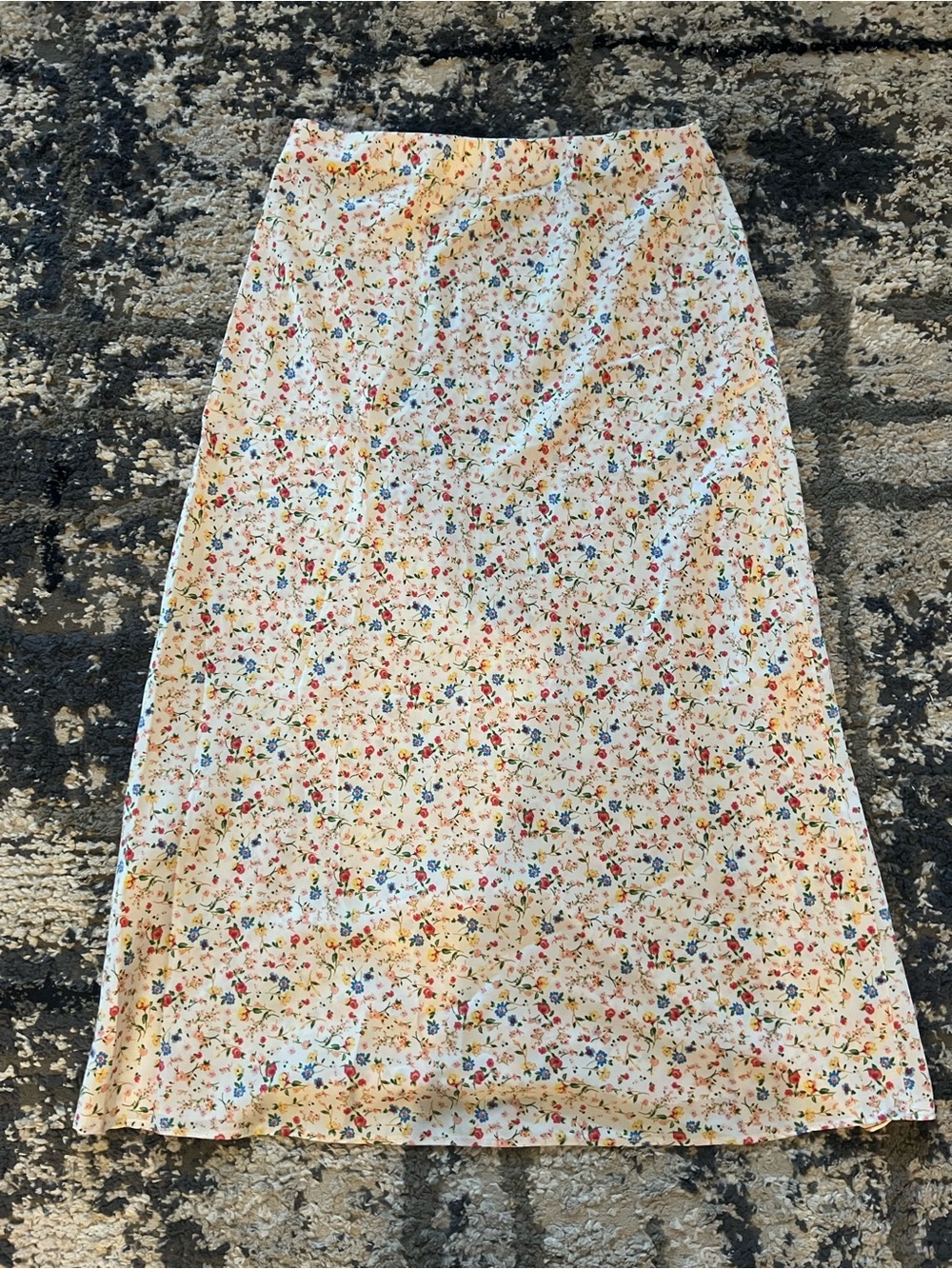 mi ami - White Floral Midi Skirt